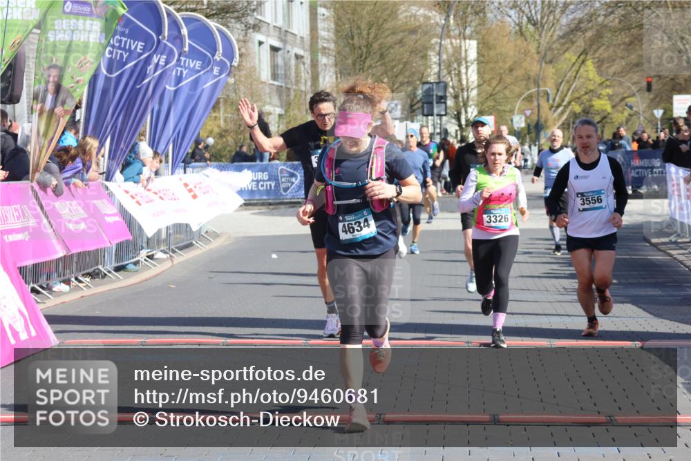 12.04.2026 - 45. Internationalen Wilhelmsburger Insellauf Strokosch-Dieckow http://msf.ph/oto/9460681 12.04.2026 10:50:36 Ziel 4634, 3186, 3326, 3556, 3228, 5041, 5033 meine-sportfotos.de