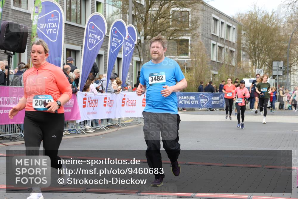 12.04.2026 - 45. Internationalen Wilhelmsburger Insellauf Strokosch-Dieckow http://msf.ph/oto/9460683 12.04.2026 13:19:08 Ziel 4626, 2019, 3940, 3482 meine-sportfotos.de