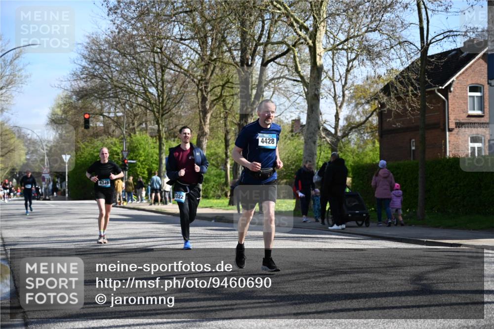 12.04.2026 - 45. Internationalen Wilhelmsburger Insellauf J. Mangold http://msf.ph/oto/9460690 12.04.2026 10:43:31 Ziel 2039, 3486, 4428, 3022, 4349, 2065, 3345, 2073, 4829, 4829, 4062, 5824, 3356 meine-sportfotos.de