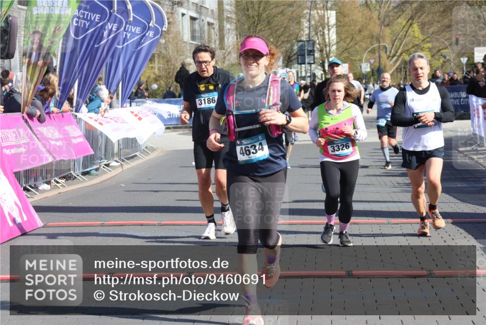 12.04.2026 - 45. Internationalen Wilhelmsburger Insellauf Strokosch-Dieckow http://msf.ph/oto/9460691 12.04.2026 10:50:36 Ziel 4634, 3186, 3326, 3556, 3228, 5041, 5033 meine-sportfotos.de