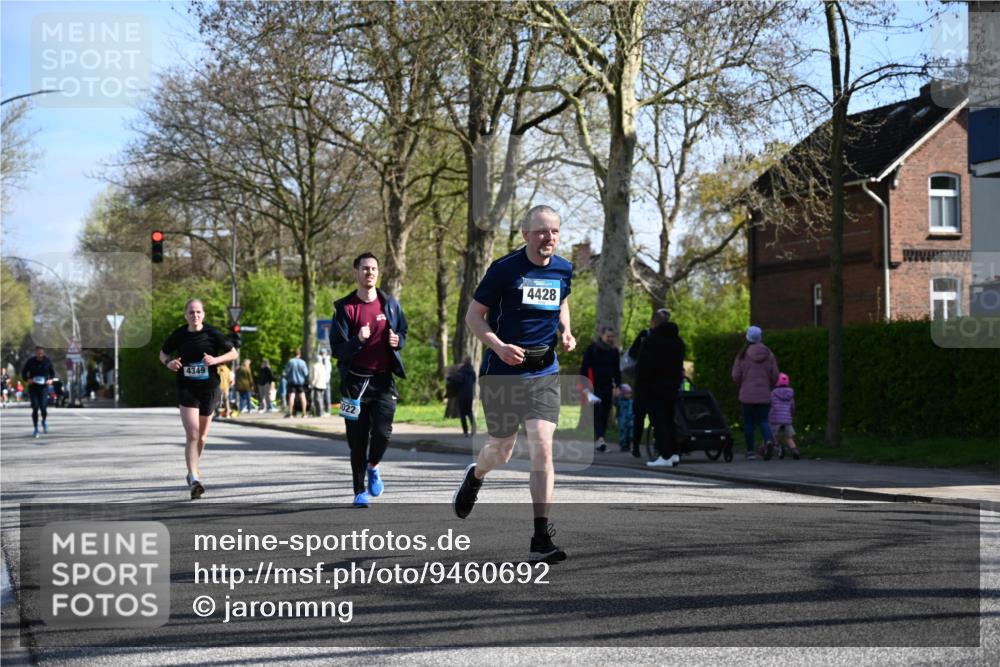 12.04.2026 - 45. Internationalen Wilhelmsburger Insellauf J. Mangold http://msf.ph/oto/9460692 12.04.2026 10:43:31 Ziel 2039, 3486, 4428, 3022, 4349, 2065, 3345, 2073, 4829, 4829, 4062, 5824, 3356 meine-sportfotos.de
