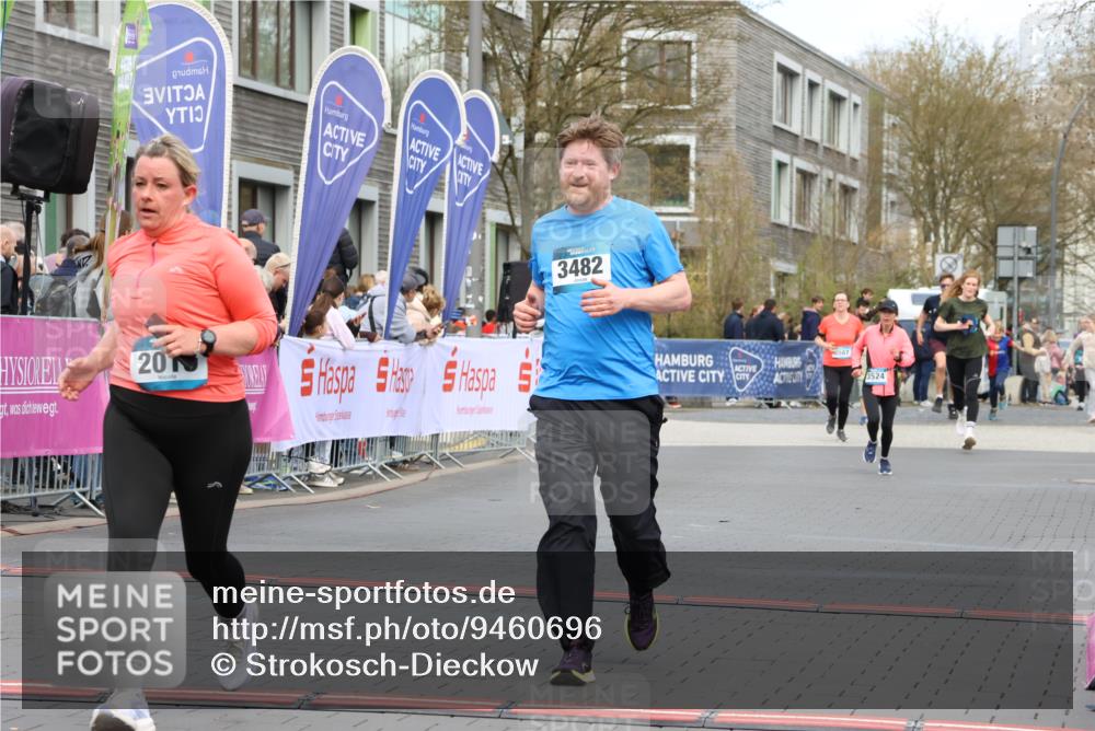 12.04.2026 - 45. Internationalen Wilhelmsburger Insellauf Strokosch-Dieckow http://msf.ph/oto/9460696 12.04.2026 13:19:08 Ziel 4626, 2019, 3940, 3482 meine-sportfotos.de