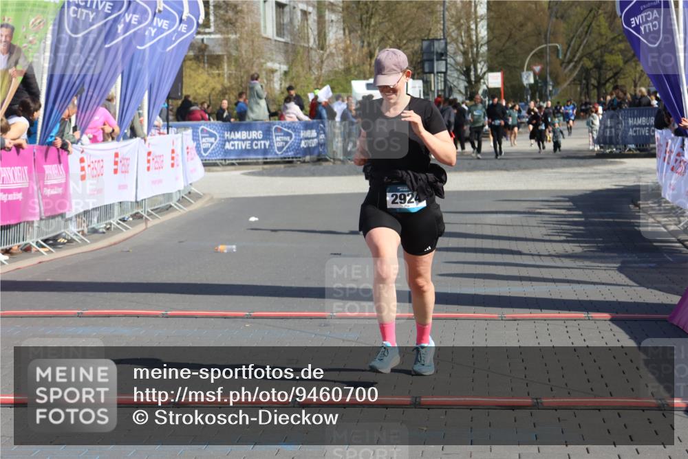 12.04.2026 - 45. Internationalen Wilhelmsburger Insellauf Strokosch-Dieckow http://msf.ph/oto/9460700 12.04.2026 11:08:09 Ziel 2924 meine-sportfotos.de