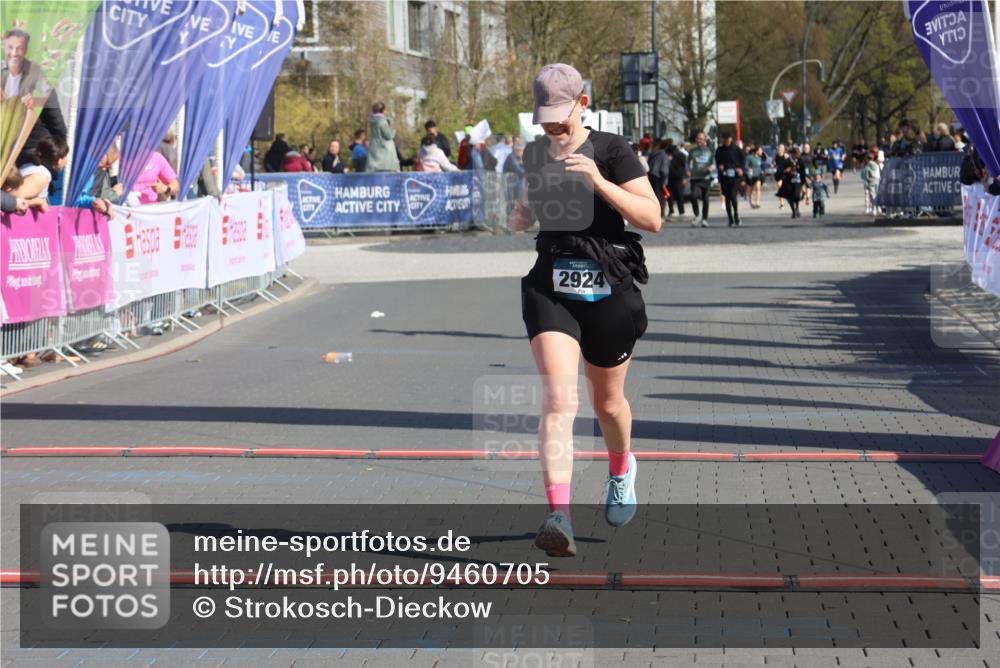 12.04.2026 - 45. Internationalen Wilhelmsburger Insellauf Strokosch-Dieckow http://msf.ph/oto/9460705 12.04.2026 11:08:09 Ziel 2924 meine-sportfotos.de