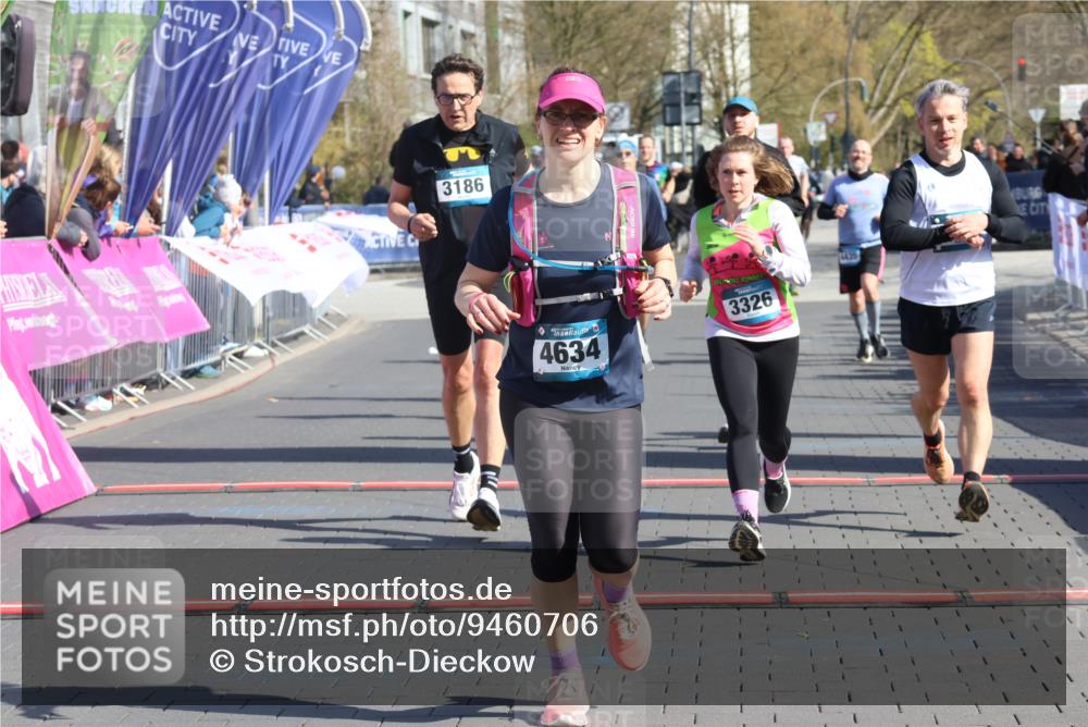 12.04.2026 - 45. Internationalen Wilhelmsburger Insellauf Strokosch-Dieckow http://msf.ph/oto/9460706 12.04.2026 10:50:36 Ziel 4634, 3186, 3326, 3556, 3228, 5041, 5033 meine-sportfotos.de