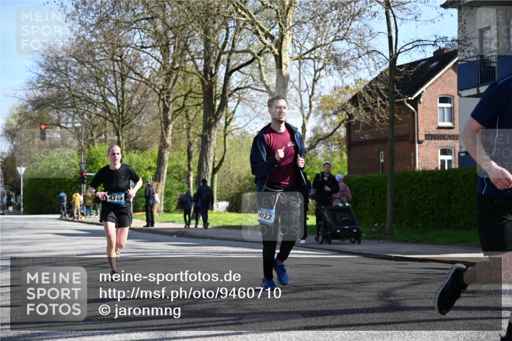12.04.2026 - 45. Internationalen Wilhelmsburger Insellauf J. Mangold http://msf.ph/oto/9460710 12.04.2026 10:43:33 Ziel 3486, 4428, 3022, 4349, 2065, 3345, 2073, 4829, 4062, 5824, 3356 meine-sportfotos.de