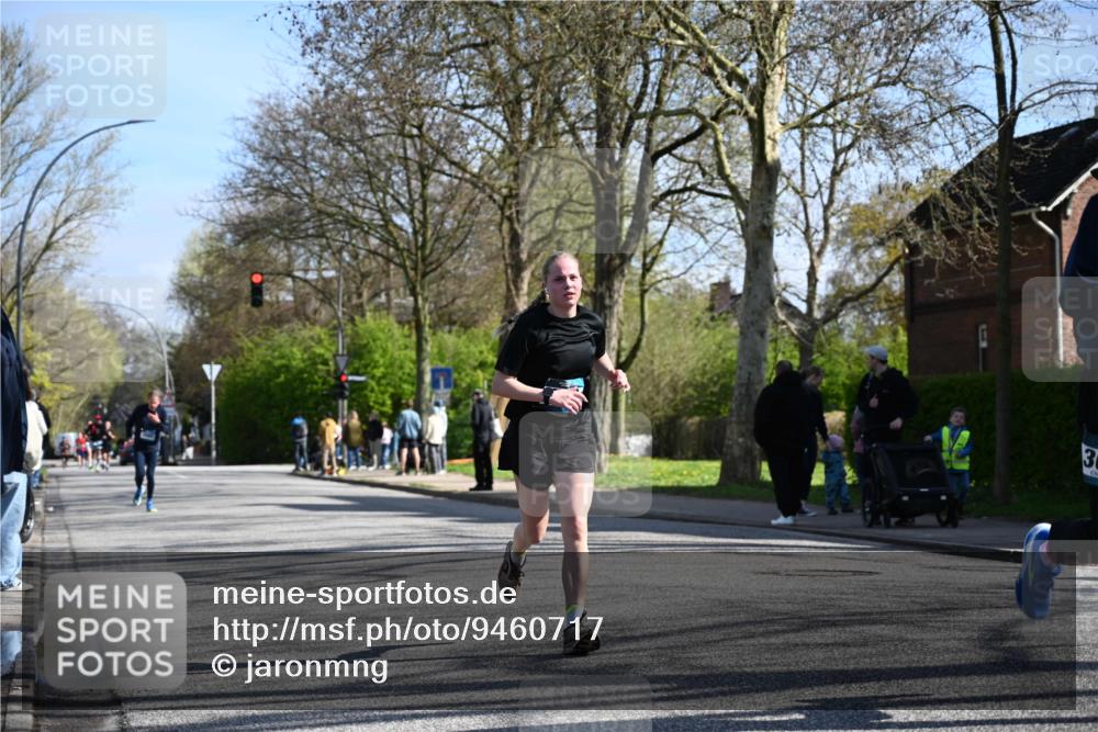 12.04.2026 - 45. Internationalen Wilhelmsburger Insellauf J. Mangold http://msf.ph/oto/9460717 12.04.2026 10:43:34 Ziel 3486, 4428, 3022, 4349, 2065, 3345, 2073, 4829, 4062, 4062, 5824, 3356 meine-sportfotos.de