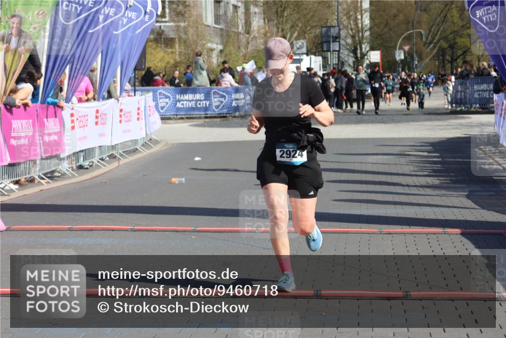 12.04.2026 - 45. Internationalen Wilhelmsburger Insellauf Strokosch-Dieckow http://msf.ph/oto/9460718 12.04.2026 11:08:09 Ziel 2924 meine-sportfotos.de