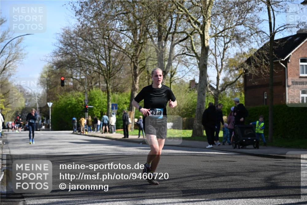 12.04.2026 - 45. Internationalen Wilhelmsburger Insellauf J. Mangold http://msf.ph/oto/9460720 12.04.2026 10:43:34 Ziel 3486, 4428, 3022, 4349, 2065, 3345, 2073, 4829, 4062, 4062, 5824, 3356 meine-sportfotos.de