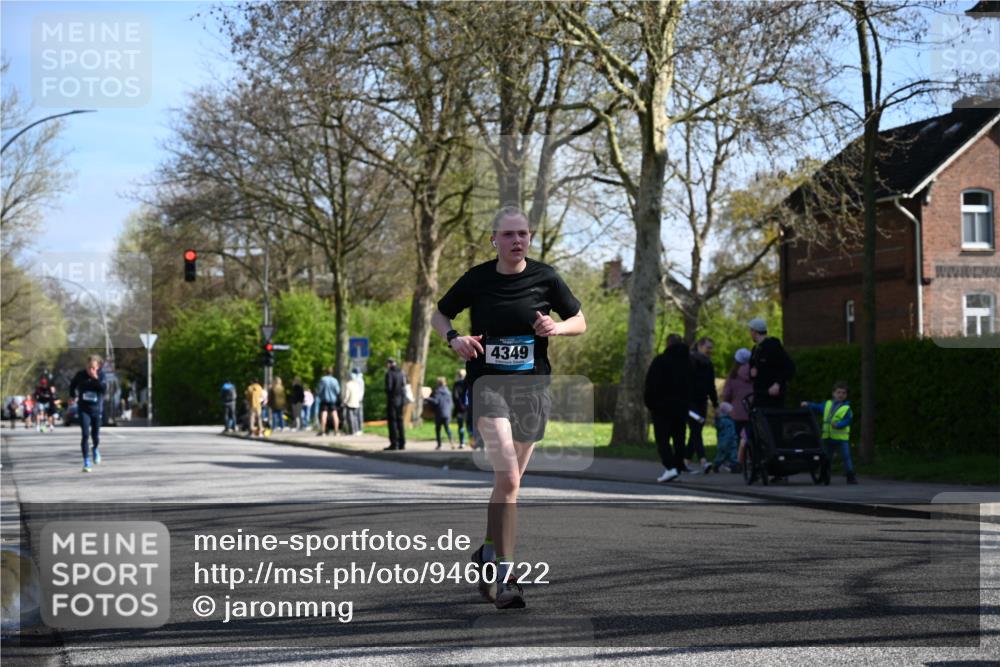 12.04.2026 - 45. Internationalen Wilhelmsburger Insellauf J. Mangold http://msf.ph/oto/9460722 12.04.2026 10:43:34 Ziel 3486, 4428, 3022, 4349, 2065, 3345, 2073, 4829, 4062, 4062, 5824, 3356 meine-sportfotos.de