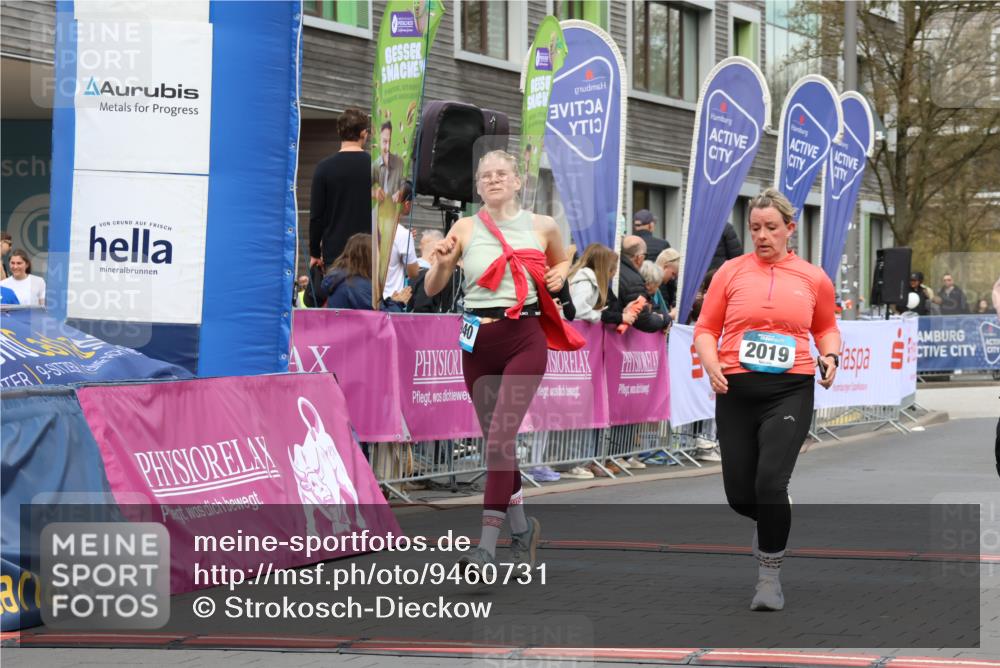 12.04.2026 - 45. Internationalen Wilhelmsburger Insellauf Strokosch-Dieckow http://msf.ph/oto/9460731 12.04.2026 13:19:07 Ziel 4626, 2019, 3940, 3482 meine-sportfotos.de