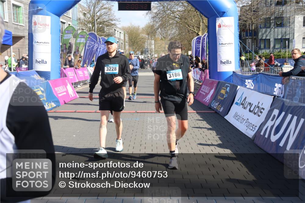 12.04.2026 - 45. Internationalen Wilhelmsburger Insellauf Strokosch-Dieckow http://msf.ph/oto/9460753 12.04.2026 10:50:41 Ziel 3186, 3326, 3556, 3228, 5041, 5033, 4435, 2720, 3234, 3855 meine-sportfotos.de