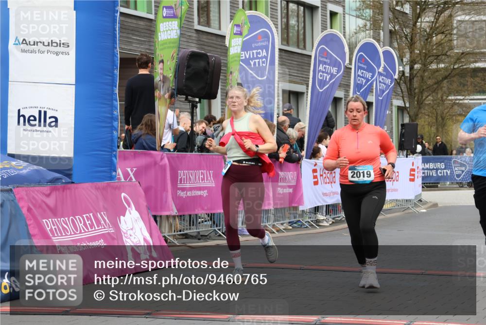 12.04.2026 - 45. Internationalen Wilhelmsburger Insellauf Strokosch-Dieckow http://msf.ph/oto/9460765 12.04.2026 13:19:07 Ziel 4626, 2019, 3940, 3482 meine-sportfotos.de
