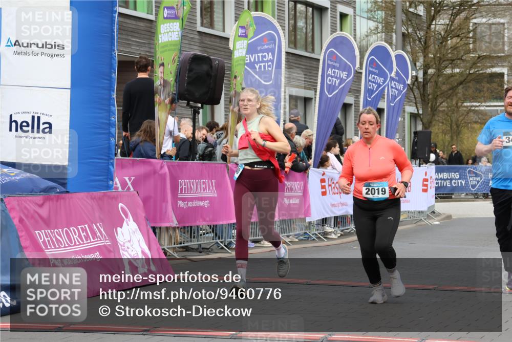 12.04.2026 - 45. Internationalen Wilhelmsburger Insellauf Strokosch-Dieckow http://msf.ph/oto/9460776 12.04.2026 13:19:07 Ziel 4626, 2019, 3940, 3482 meine-sportfotos.de