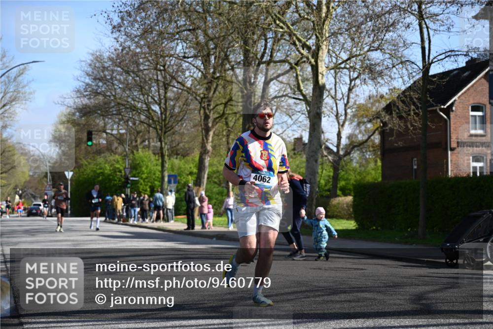 12.04.2026 - 45. Internationalen Wilhelmsburger Insellauf J. Mangold http://msf.ph/oto/9460779 12.04.2026 10:43:56 Ziel 2065, 3345, 2073, 4829, 4062, 5824, 3356, 5766, 5775, 3662, 2911, 4934, 2940, 4815, 4758, 5009, 4906 meine-sportfotos.de