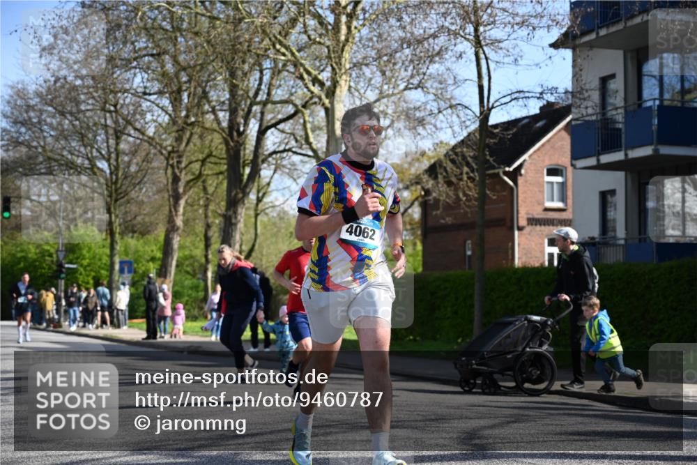12.04.2026 - 45. Internationalen Wilhelmsburger Insellauf J. Mangold http://msf.ph/oto/9460787 12.04.2026 10:43:57 Ziel 2065, 3345, 2073, 4829, 4062, 5824, 3356, 5766, 5775, 3662, 2911, 4934, 2940, 4815, 4758, 5009, 4906 meine-sportfotos.de