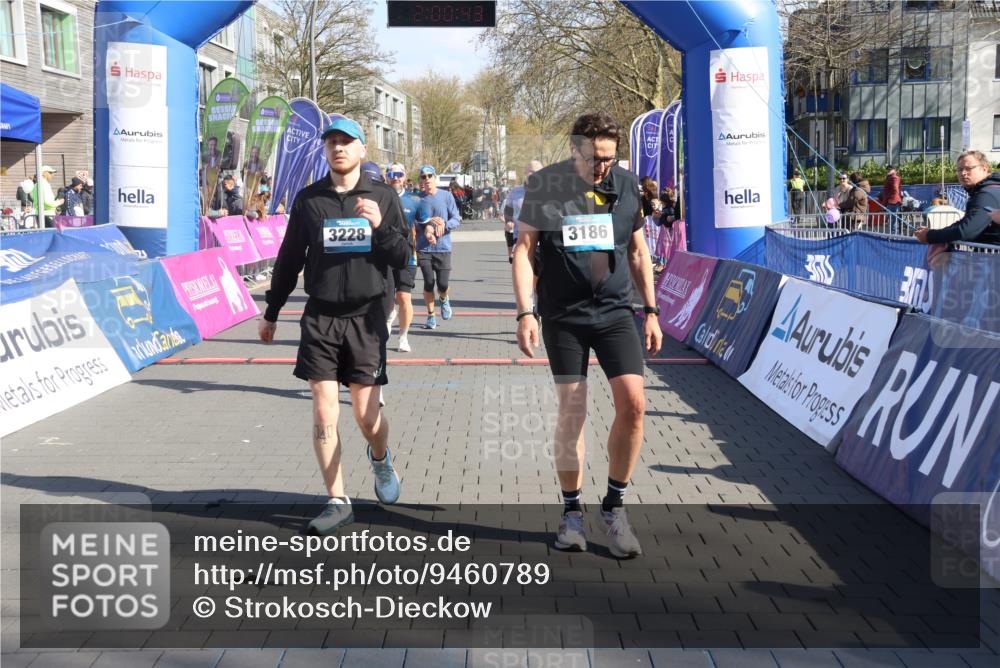12.04.2026 - 45. Internationalen Wilhelmsburger Insellauf Strokosch-Dieckow http://msf.ph/oto/9460789 12.04.2026 10:50:41 Ziel 3186, 3326, 3556, 3228, 5041, 5033, 4435, 2720, 3234, 3855 meine-sportfotos.de