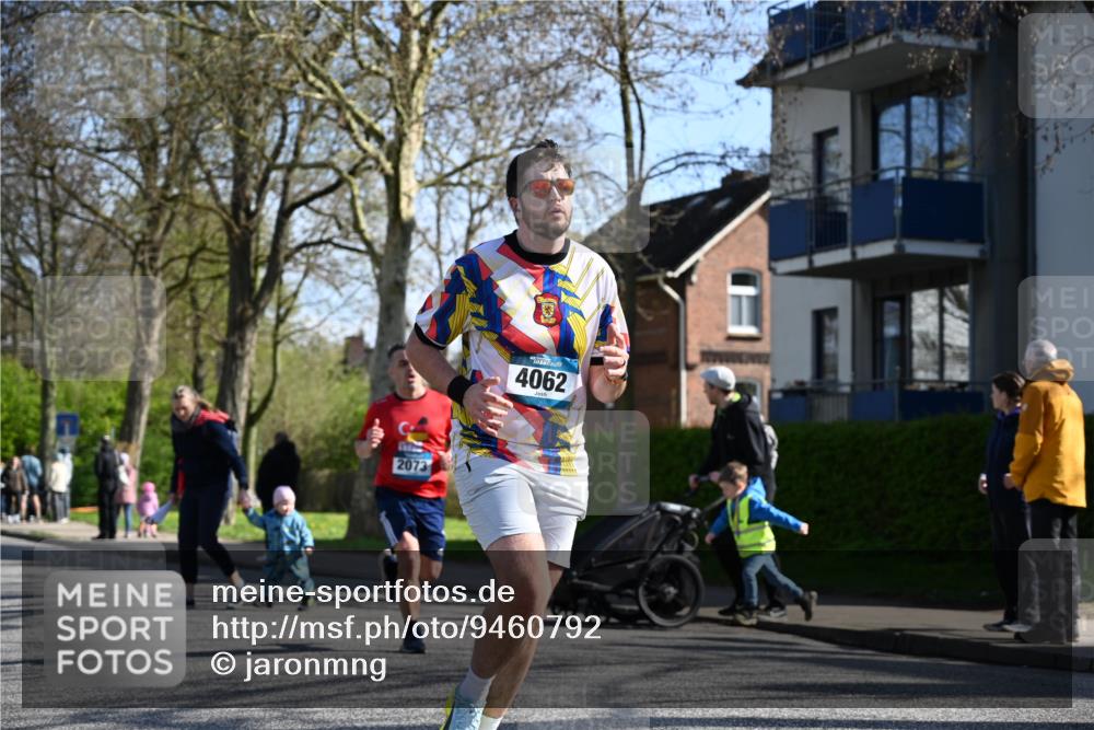 12.04.2026 - 45. Internationalen Wilhelmsburger Insellauf J. Mangold http://msf.ph/oto/9460792 12.04.2026 10:43:57 Ziel 2065, 3345, 2073, 4829, 4062, 5824, 3356, 5766, 5775, 3662, 2911, 4934, 2940, 4815, 4758, 5009, 4906 meine-sportfotos.de