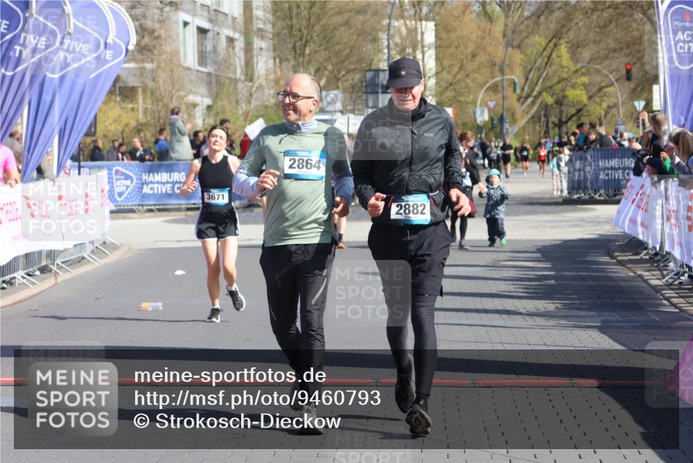 12.04.2026 - 45. Internationalen Wilhelmsburger Insellauf Strokosch-Dieckow http://msf.ph/oto/9460793 12.04.2026 11:08:26 Ziel 2882, 2864, 3671 meine-sportfotos.de