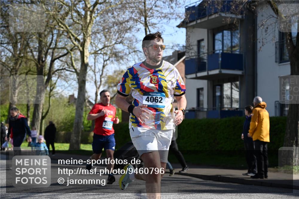 12.04.2026 - 45. Internationalen Wilhelmsburger Insellauf J. Mangold http://msf.ph/oto/9460796 12.04.2026 10:43:57 Ziel 2065, 3345, 2073, 4829, 4062, 5824, 3356, 5766, 5775, 3662, 2911, 4934, 2940, 4815, 4758, 5009, 4906 meine-sportfotos.de