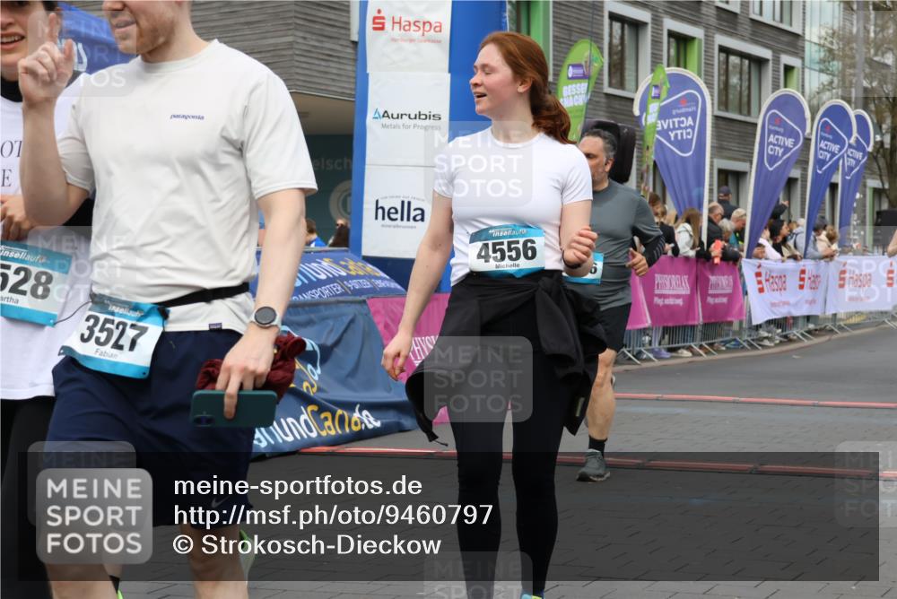 12.04.2026 - 45. Internationalen Wilhelmsburger Insellauf Strokosch-Dieckow http://msf.ph/oto/9460797 12.04.2026 13:19:05 Ziel 4556, 4626, 2019, 3940, 3482 meine-sportfotos.de