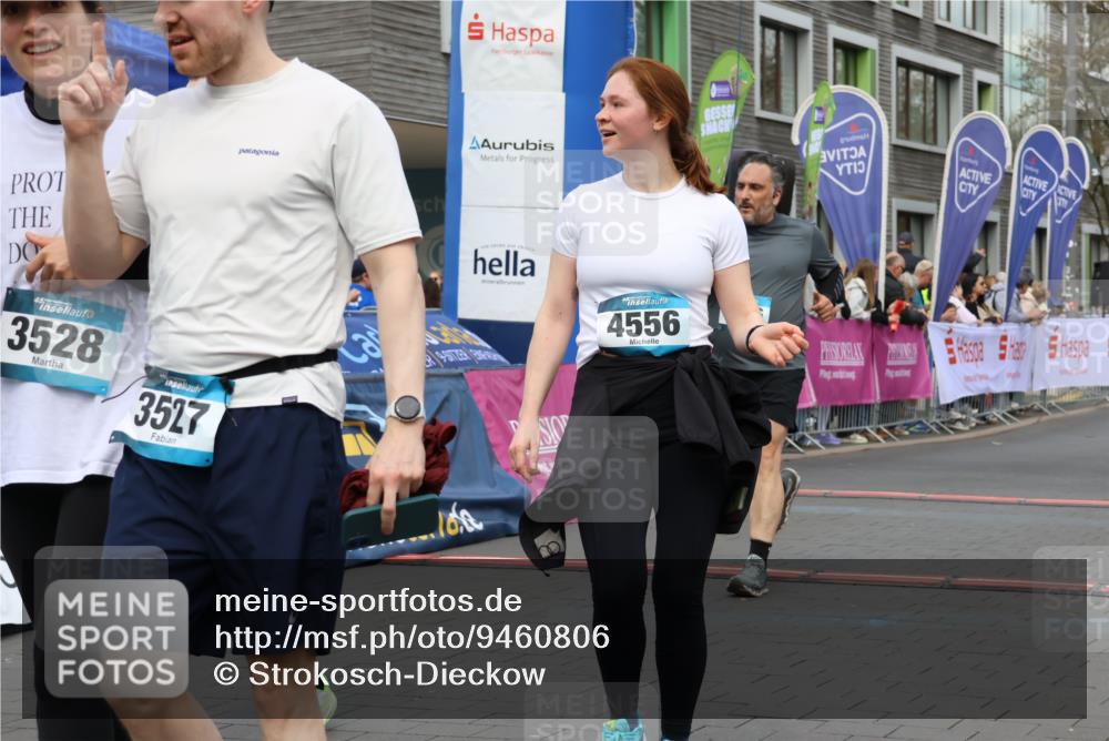 12.04.2026 - 45. Internationalen Wilhelmsburger Insellauf Strokosch-Dieckow http://msf.ph/oto/9460806 12.04.2026 13:19:05 Ziel 4556, 4626, 2019, 3940, 3482 meine-sportfotos.de