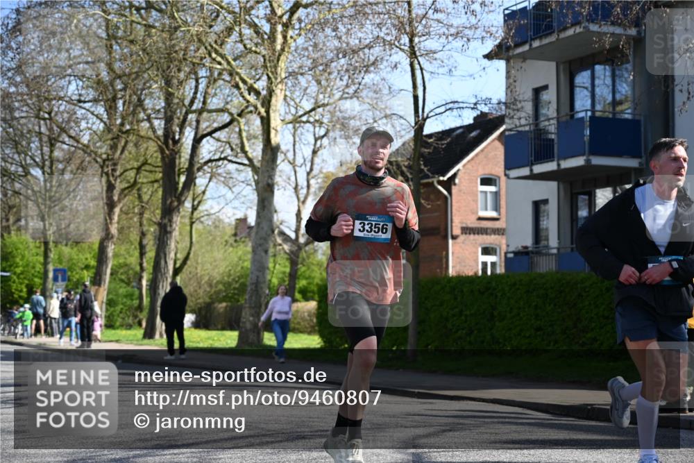 12.04.2026 - 45. Internationalen Wilhelmsburger Insellauf J. Mangold http://msf.ph/oto/9460807 12.04.2026 10:44:05 Ziel 4829, 4062, 5824, 3356, 5766, 5775, 3662, 2911, 4934, 2940, 4815, 4758, 5009, 4906, 5805, 2920 meine-sportfotos.de