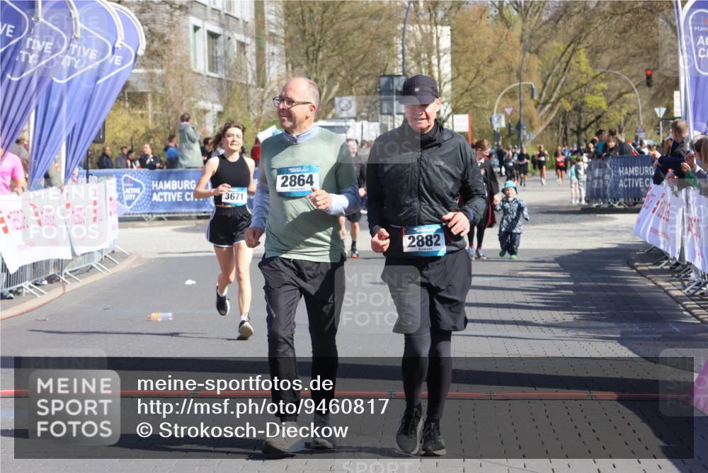12.04.2026 - 45. Internationalen Wilhelmsburger Insellauf Strokosch-Dieckow http://msf.ph/oto/9460817 12.04.2026 11:08:27 Ziel 2882, 2864, 3671 meine-sportfotos.de
