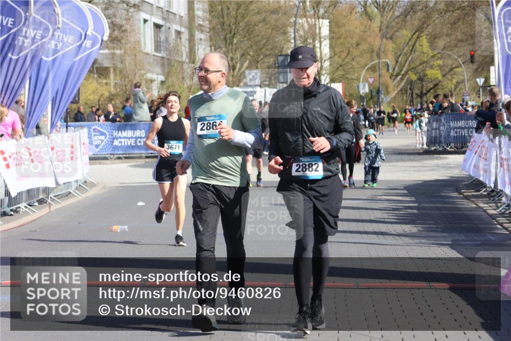12.04.2026 - 45. Internationalen Wilhelmsburger Insellauf Strokosch-Dieckow http://msf.ph/oto/9460826 12.04.2026 11:08:27 Ziel 2882, 2864, 3671 meine-sportfotos.de