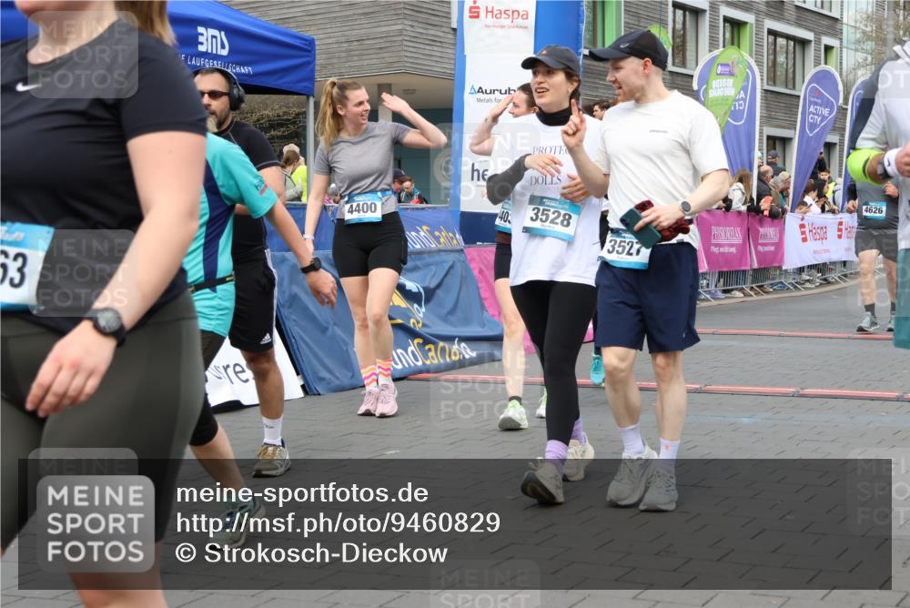 12.04.2026 - 45. Internationalen Wilhelmsburger Insellauf Strokosch-Dieckow http://msf.ph/oto/9460829 12.04.2026 13:19:03 Ziel 4727, 5541, 4153, 3528, 3527, 4400, 4403, 4556, 4626, 2019, 3940, 3482 meine-sportfotos.de