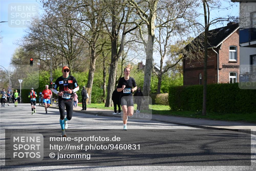 12.04.2026 - 45. Internationalen Wilhelmsburger Insellauf J. Mangold http://msf.ph/oto/9460831 12.04.2026 10:44:16 Ziel 5824, 3356, 5766, 5775, 3662, 2911, 4934, 2940, 4815, 4758, 5009, 4906, 5805, 2920, 3173, 2190, 4914, 5341, 5435, 5563, 2075 meine-sportfotos.de