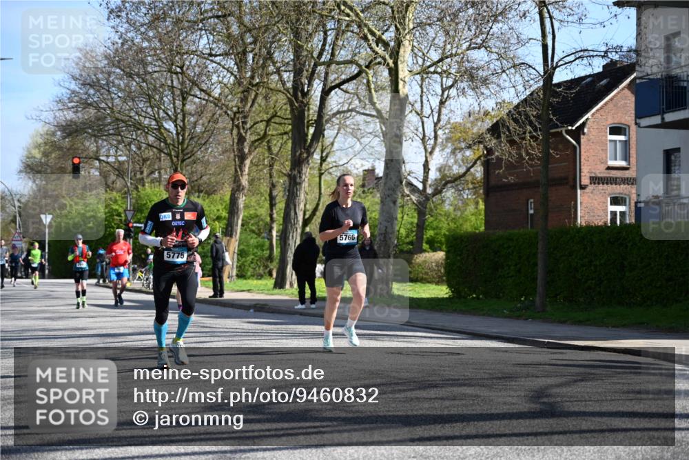 12.04.2026 - 45. Internationalen Wilhelmsburger Insellauf J. Mangold http://msf.ph/oto/9460832 12.04.2026 10:44:16 Ziel 5824, 3356, 5766, 5775, 3662, 2911, 4934, 2940, 4815, 4758, 5009, 4906, 5805, 2920, 3173, 2190, 4914, 5341, 5435, 5563, 2075 meine-sportfotos.de