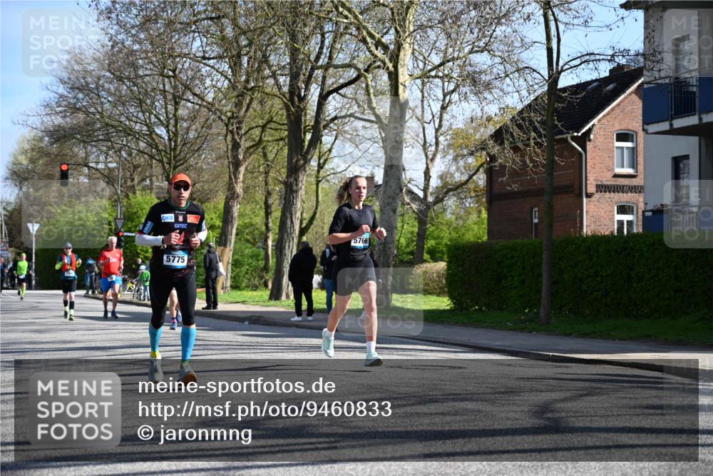 12.04.2026 - 45. Internationalen Wilhelmsburger Insellauf J. Mangold http://msf.ph/oto/9460833 12.04.2026 10:44:16 Ziel 5824, 3356, 5766, 5775, 3662, 2911, 4934, 2940, 4815, 4758, 5009, 4906, 5805, 2920, 3173, 2190, 4914, 5341, 5435, 5563, 2075 meine-sportfotos.de