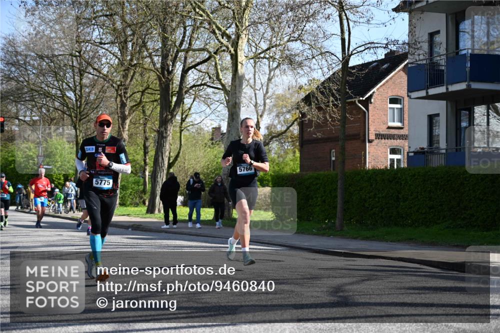 12.04.2026 - 45. Internationalen Wilhelmsburger Insellauf J. Mangold http://msf.ph/oto/9460840 12.04.2026 10:44:16 Ziel 5824, 3356, 5766, 5775, 3662, 2911, 4934, 2940, 4815, 4758, 5009, 4906, 5805, 2920, 3173, 2190, 4914, 5341, 5435, 5563, 2075 meine-sportfotos.de