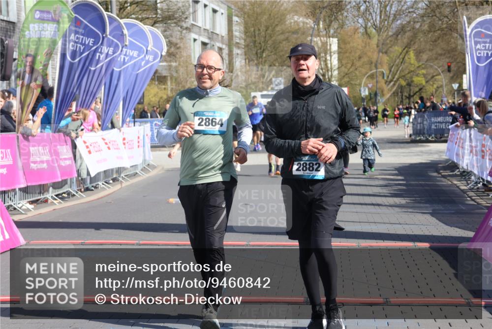 12.04.2026 - 45. Internationalen Wilhelmsburger Insellauf Strokosch-Dieckow http://msf.ph/oto/9460842 12.04.2026 11:08:28 Ziel 2882, 2864, 3671 meine-sportfotos.de