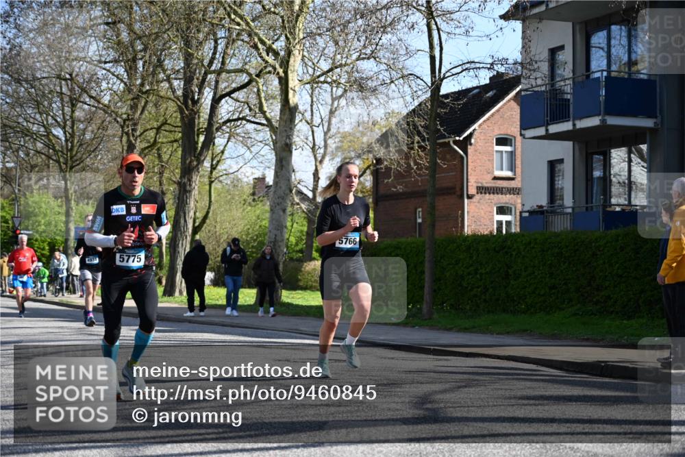 12.04.2026 - 45. Internationalen Wilhelmsburger Insellauf J. Mangold http://msf.ph/oto/9460845 12.04.2026 10:44:16 Ziel 5824, 3356, 5766, 5775, 3662, 2911, 4934, 2940, 4815, 4758, 5009, 4906, 5805, 2920, 3173, 2190, 4914, 5341, 5435, 5563, 2075 meine-sportfotos.de