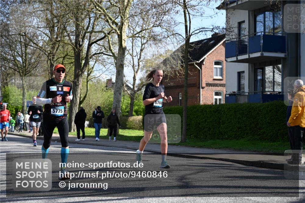 12.04.2026 - 45. Internationalen Wilhelmsburger Insellauf J. Mangold http://msf.ph/oto/9460846 12.04.2026 10:44:17 Ziel 3356, 5766, 5775, 3662, 2911, 4934, 2940, 4815, 4758, 5009, 4906, 5805, 2920, 2920, 3173, 2190, 4914, 5341, 5435, 5563, 2075 meine-sportfotos.de