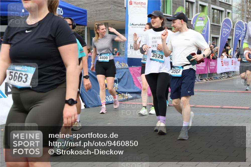 12.04.2026 - 45. Internationalen Wilhelmsburger Insellauf Strokosch-Dieckow http://msf.ph/oto/9460850 12.04.2026 13:19:03 Ziel 4727, 5541, 4153, 3528, 3527, 4400, 4403, 4556, 4626, 2019, 3940, 3482 meine-sportfotos.de