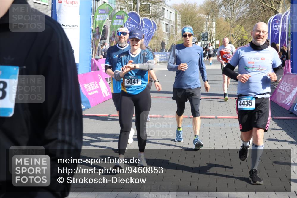 12.04.2026 - 45. Internationalen Wilhelmsburger Insellauf Strokosch-Dieckow http://msf.ph/oto/9460853 12.04.2026 10:50:44 Ziel 5033, 4435, 2720, 3234, 3855 meine-sportfotos.de