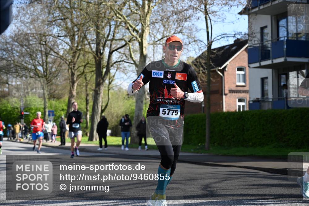 12.04.2026 - 45. Internationalen Wilhelmsburger Insellauf J. Mangold http://msf.ph/oto/9460855 12.04.2026 10:44:17 Ziel 3356, 5766, 5775, 3662, 2911, 4934, 2940, 4815, 4758, 5009, 4906, 5805, 2920, 2920, 3173, 2190, 4914, 5341, 5435, 5563, 2075 meine-sportfotos.de