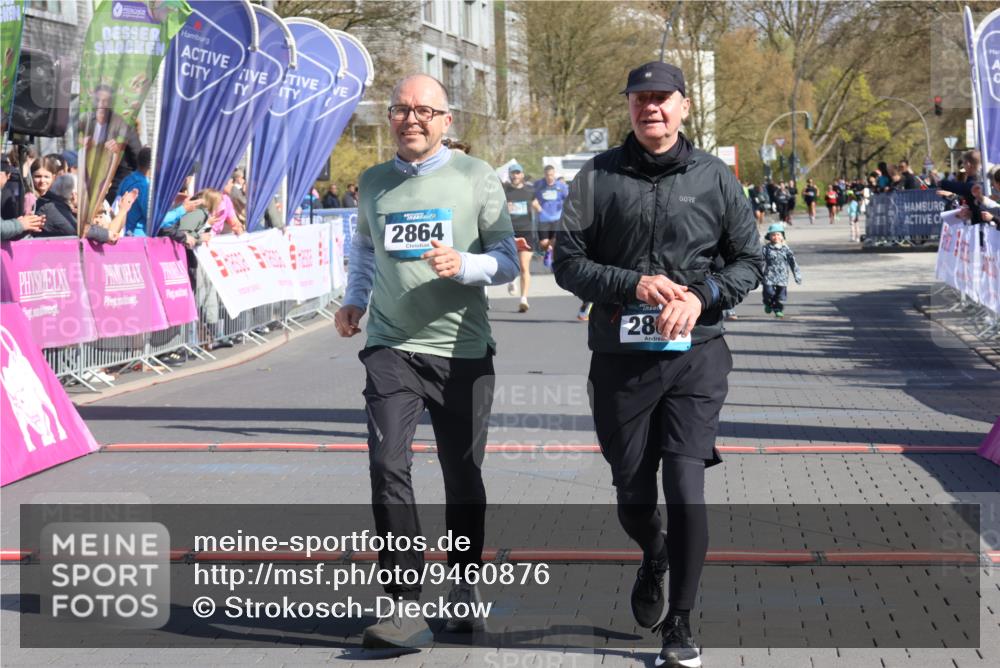 12.04.2026 - 45. Internationalen Wilhelmsburger Insellauf Strokosch-Dieckow http://msf.ph/oto/9460876 12.04.2026 11:08:28 Ziel 2882, 2864, 3671 meine-sportfotos.de