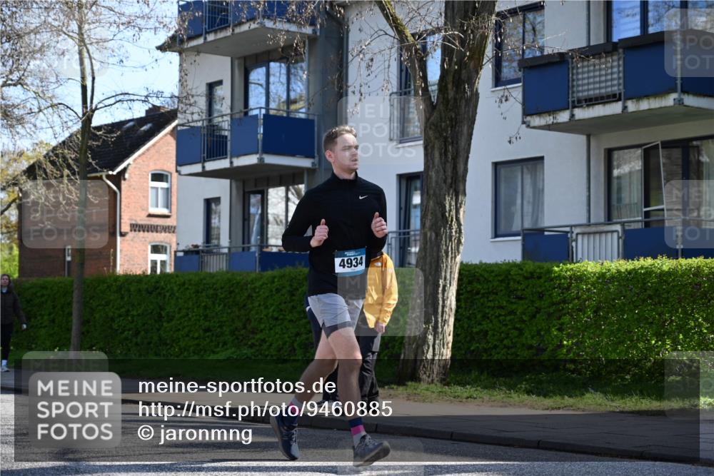 12.04.2026 - 45. Internationalen Wilhelmsburger Insellauf J. Mangold http://msf.ph/oto/9460885 12.04.2026 10:44:22 Ziel 5766, 5775, 3662, 2911, 4934, 2940, 4815, 4758, 5009, 4906, 5805, 2920, 3173, 2190, 3173, 2190, 4914, 5341, 5435, 5563, 2075, 2810, 3408, 4739, 3416 meine-sportfotos.de