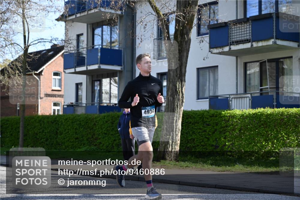 12.04.2026 - 45. Internationalen Wilhelmsburger Insellauf J. Mangold http://msf.ph/oto/9460886 12.04.2026 10:44:22 Ziel 5766, 5775, 3662, 2911, 4934, 2940, 4815, 4758, 5009, 4906, 5805, 2920, 3173, 2190, 3173, 2190, 4914, 5341, 5435, 5563, 2075, 2810, 3408, 4739, 3416 meine-sportfotos.de