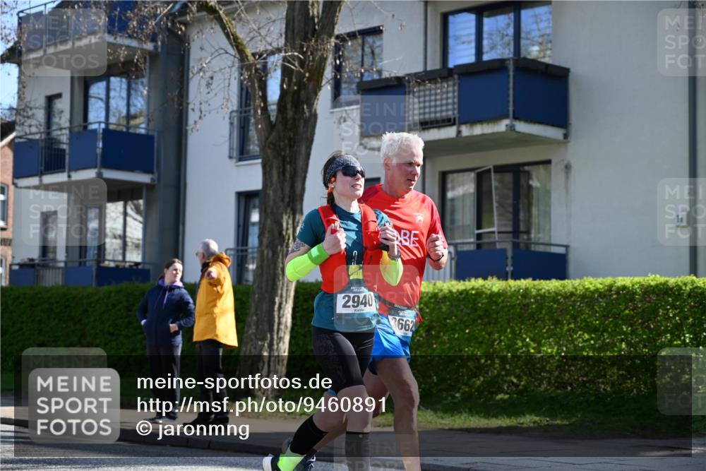 12.04.2026 - 45. Internationalen Wilhelmsburger Insellauf J. Mangold http://msf.ph/oto/9460891 12.04.2026 10:44:24 Ziel 5766, 5775, 3662, 2911, 4934, 2940, 4815, 4758, 5009, 4906, 5805, 5805, 2920, 3173, 2190, 4914, 4914, 5341, 5435, 5563, 2075, 2810, 3408, 4739, 3416 meine-sportfotos.de