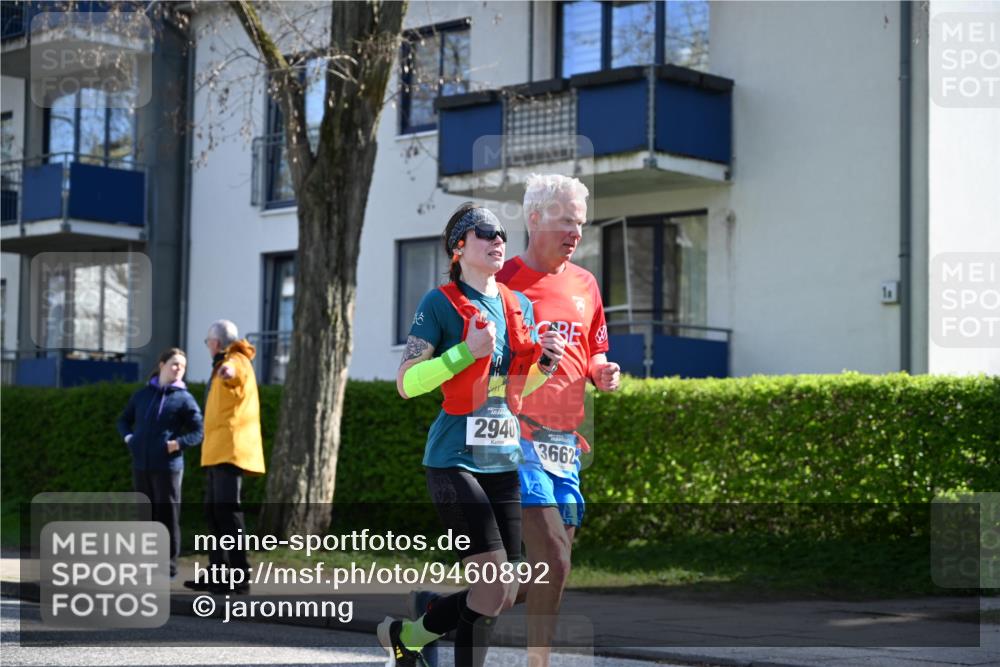 12.04.2026 - 45. Internationalen Wilhelmsburger Insellauf J. Mangold http://msf.ph/oto/9460892 12.04.2026 10:44:24 Ziel 5766, 5775, 3662, 2911, 4934, 2940, 4815, 4758, 5009, 4906, 5805, 5805, 2920, 3173, 2190, 4914, 4914, 5341, 5435, 5563, 2075, 2810, 3408, 4739, 3416 meine-sportfotos.de