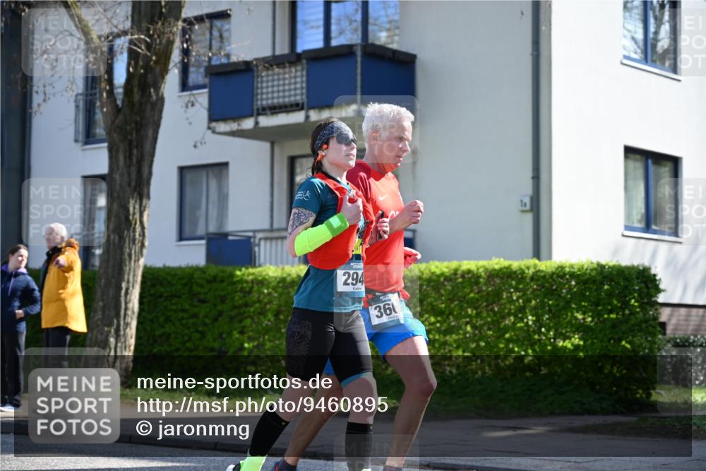 12.04.2026 - 45. Internationalen Wilhelmsburger Insellauf J. Mangold http://msf.ph/oto/9460895 12.04.2026 10:44:25 Ziel 3662, 2911, 4934, 2940, 4815, 4758, 5009, 4906, 5805, 2920, 3173, 2190, 4914, 5341, 5341, 5435, 5563, 2075, 2810, 3408, 4739, 3416 meine-sportfotos.de