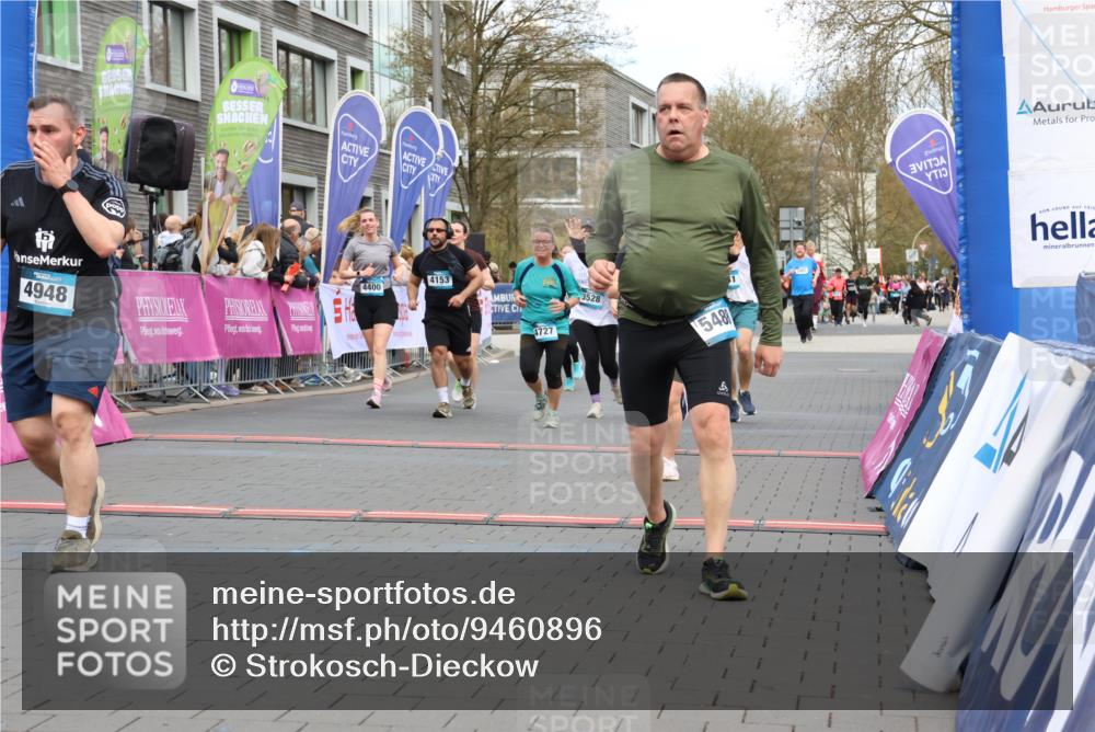 12.04.2026 - 45. Internationalen Wilhelmsburger Insellauf Strokosch-Dieckow http://msf.ph/oto/9460896 12.04.2026 13:18:58 Ziel 3828, 4948, 5488, 5663, 4727, 5541, 4153, 3528, 3527, 4400, 4403, 4556 meine-sportfotos.de