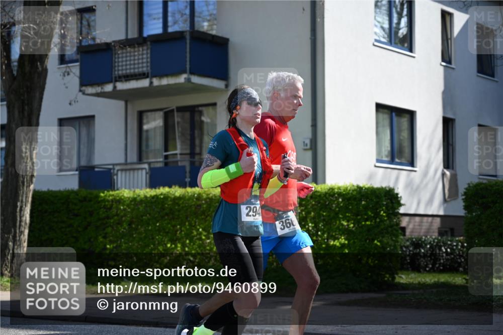 12.04.2026 - 45. Internationalen Wilhelmsburger Insellauf J. Mangold http://msf.ph/oto/9460899 12.04.2026 10:44:25 Ziel 3662, 2911, 4934, 2940, 4815, 4758, 5009, 4906, 5805, 2920, 3173, 2190, 4914, 5341, 5341, 5435, 5563, 2075, 2810, 3408, 4739, 3416 meine-sportfotos.de