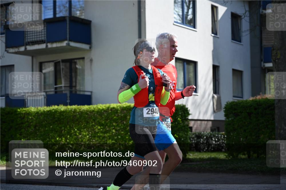 12.04.2026 - 45. Internationalen Wilhelmsburger Insellauf J. Mangold http://msf.ph/oto/9460902 12.04.2026 10:44:25 Ziel 3662, 2911, 4934, 2940, 4815, 4758, 5009, 4906, 5805, 2920, 3173, 2190, 4914, 5341, 5341, 5435, 5563, 2075, 2810, 3408, 4739, 3416 meine-sportfotos.de