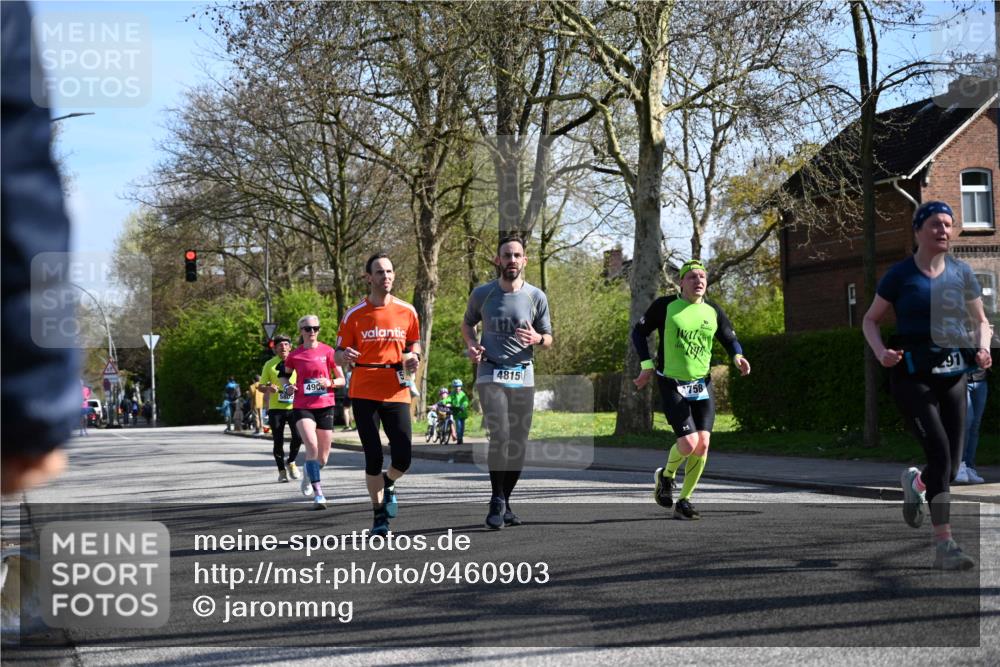 12.04.2026 - 45. Internationalen Wilhelmsburger Insellauf J. Mangold http://msf.ph/oto/9460903 12.04.2026 10:44:28 Ziel 3662, 2911, 4934, 2940, 4815, 4758, 5009, 4906, 5805, 2920, 3173, 2190, 4914, 5341, 5435, 5563, 2075, 5563, 2075, 2810, 3408, 4739, 3416, 2899, 4785 meine-sportfotos.de